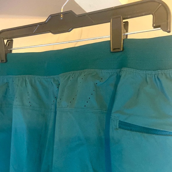 Lululemon T.H.E. Short 9” XL like new - Picture 2 of 4